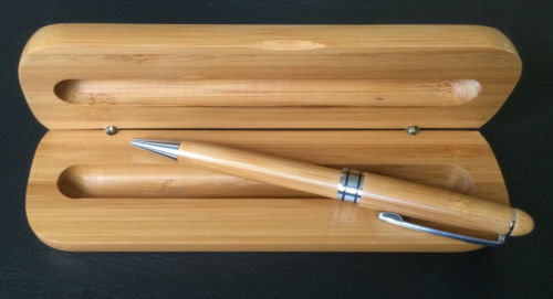 Kugelschreiber aus Bambus im hochwertigen Etui mit Wunschgravur